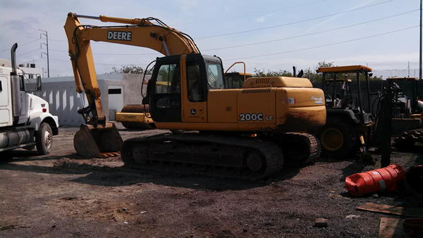 Renta de Excavadora John Deere 200C en Irapuato